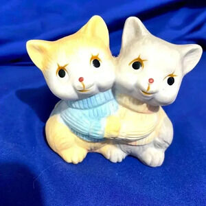 Vintage Jamestown China Little Friends Hugging Kittens Cats Figurine